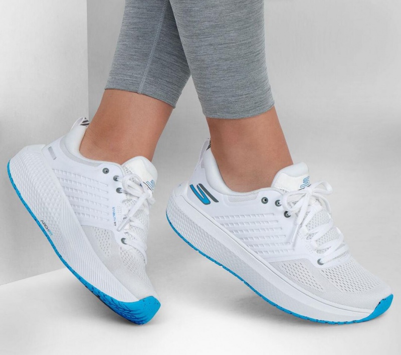 White Skechers Go Run Arch Fit Balance 3 Women's Sneakers | PIVY-48925